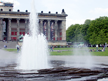 Foto: Altes Museum im Sommer
