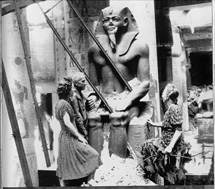 Foto: Bergung der Kolossalfigur Amenemhet
